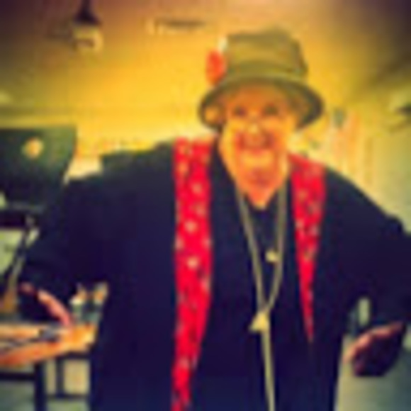 Meet your Posher, Sandy - Picture 1 of 1